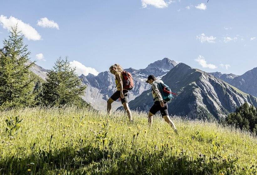 בית מלון כפרי Cresta