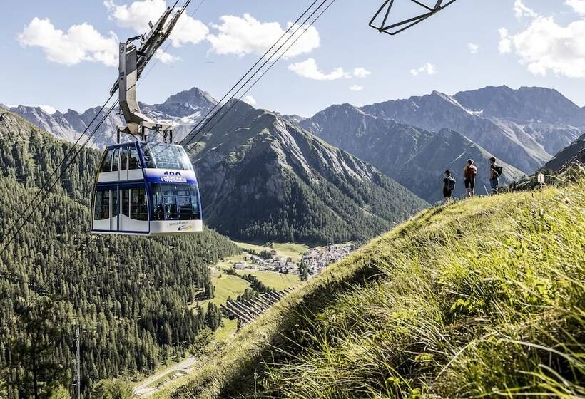 בית מלון כפרי Cresta