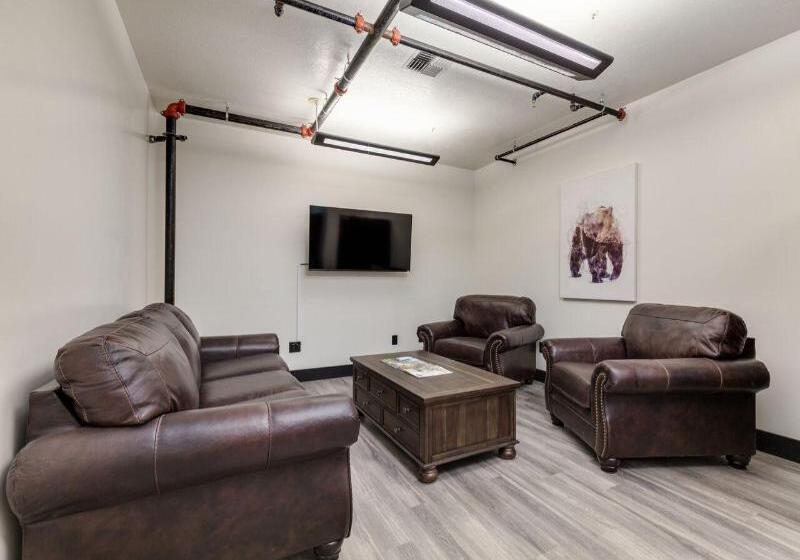 فندق The Outpost