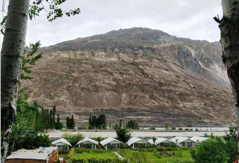 בית מלון כפרי Tih Buckwheat Root Camp   Turtuk