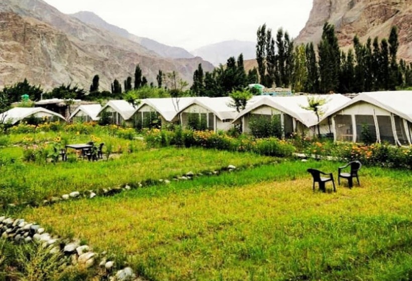 בית מלון כפרי Tih Buckwheat Root Camp   Turtuk