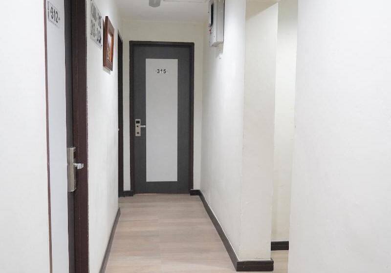 호텔 Utama Inn By Oyo Rooms