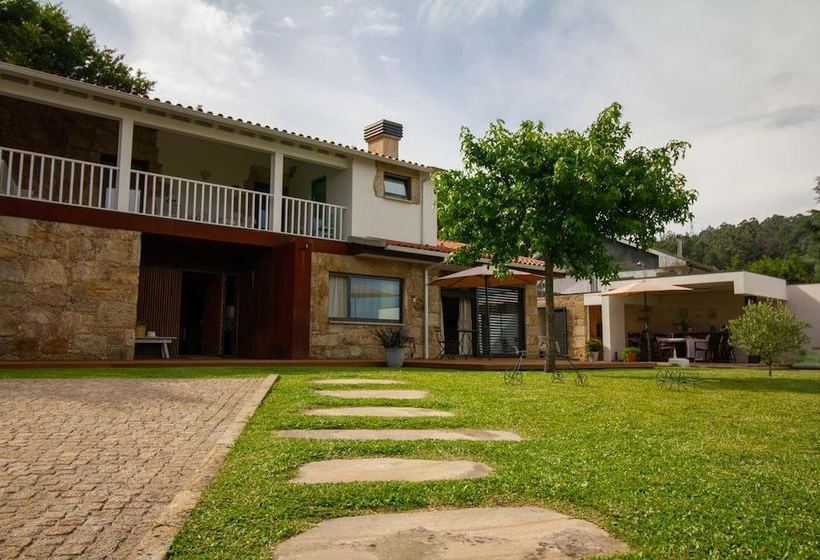 3 Bedrooms House With Enclosed Garden And Wifi At Gondiaes