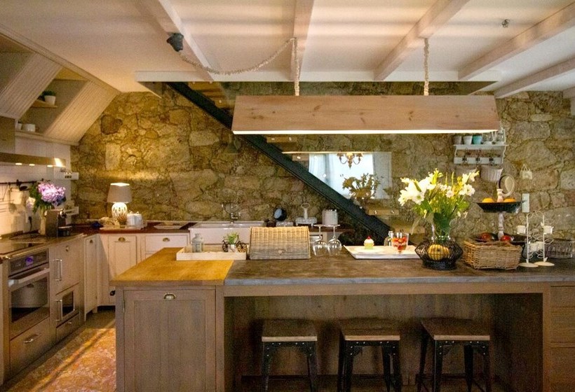 3 Bedrooms House With Enclosed Garden And Wifi At Gondiaes