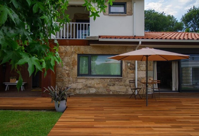 3 Bedrooms House With Enclosed Garden And Wifi At Gondiaes