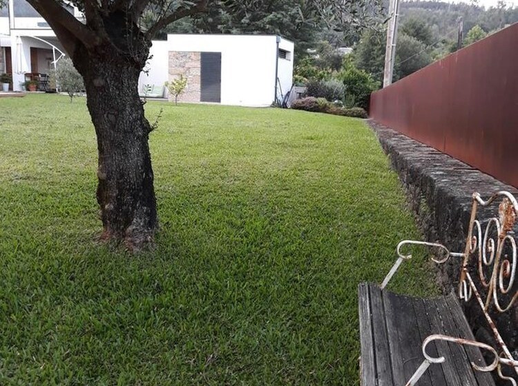 3 Bedrooms House With Enclosed Garden And Wifi At Gondiaes