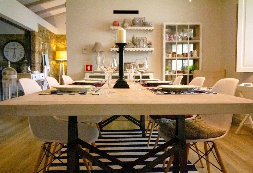 3 Bedrooms House With Enclosed Garden And Wifi At Gondiaes