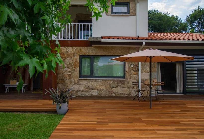 3 Bedrooms House With Enclosed Garden And Wifi At Gondiaes