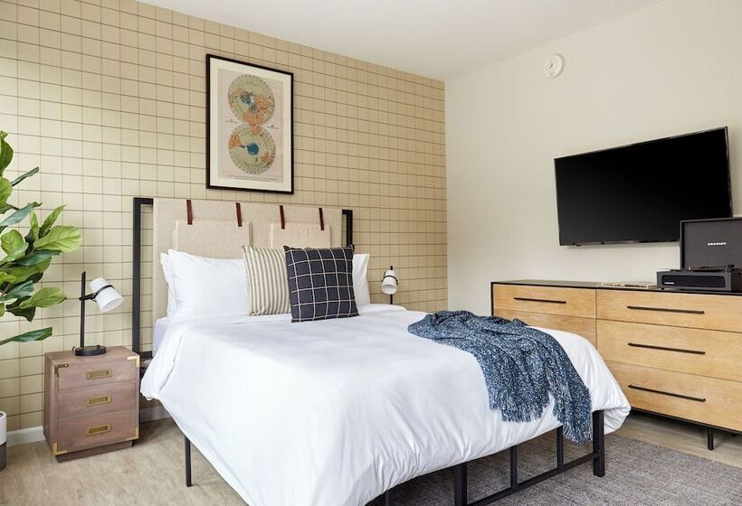 Kasa Cadillac Square Detroit