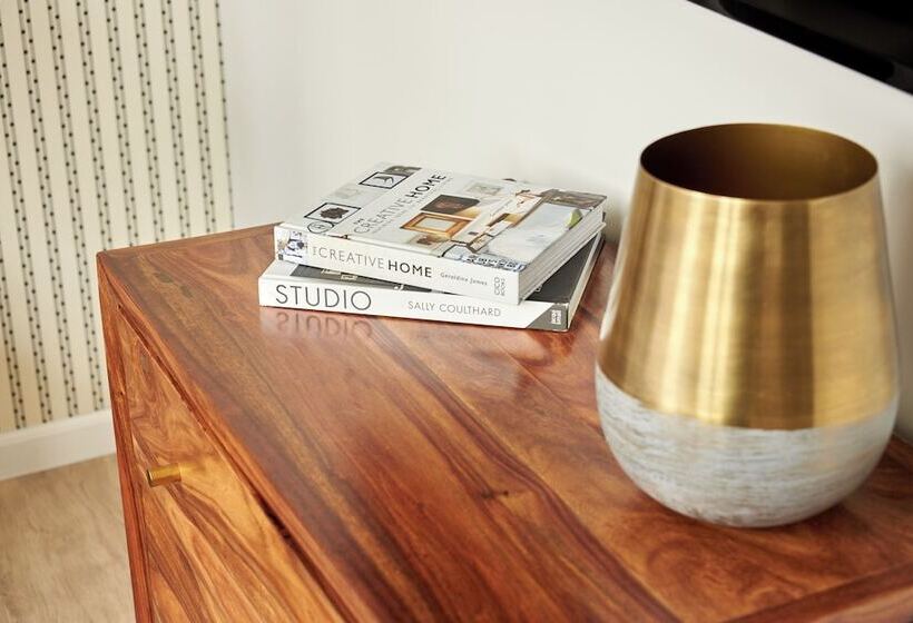 Kasa Cadillac Square Detroit