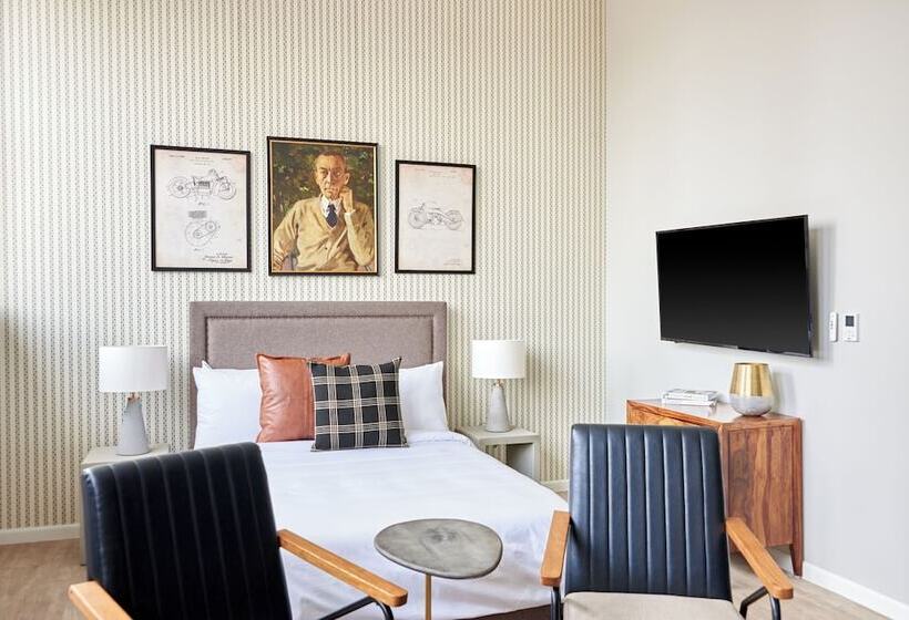 Kasa Cadillac Square Detroit