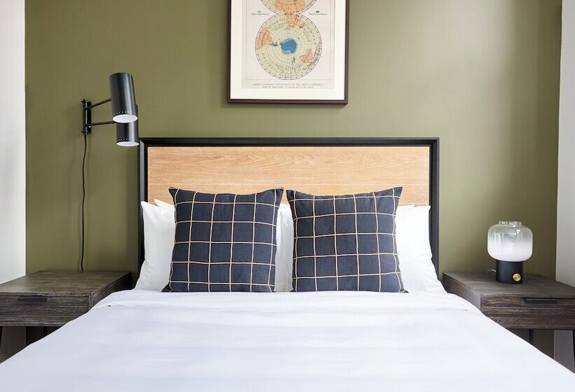 Kasa Cadillac Square Detroit