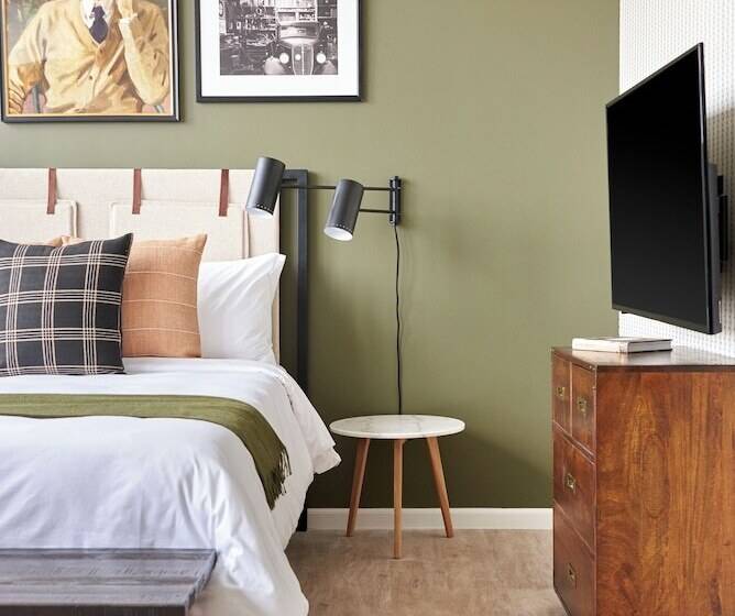 Kasa Cadillac Square Detroit