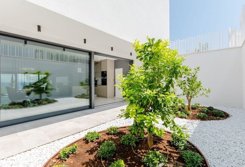 Luxury Villa Luna With Swimming Pool