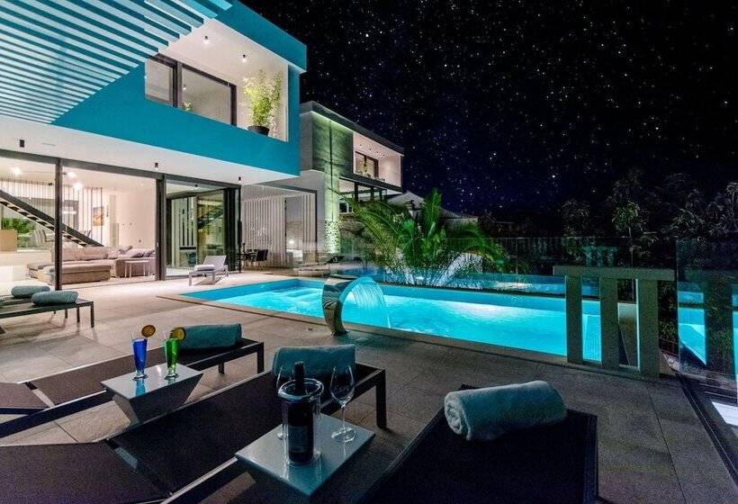 Luxury Villa Luna With Swimming Pool