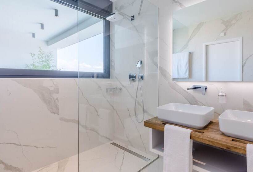 Luxury Villa Luna With Swimming Pool