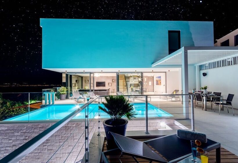 Luxury Villa Soleil With Swimming Pool