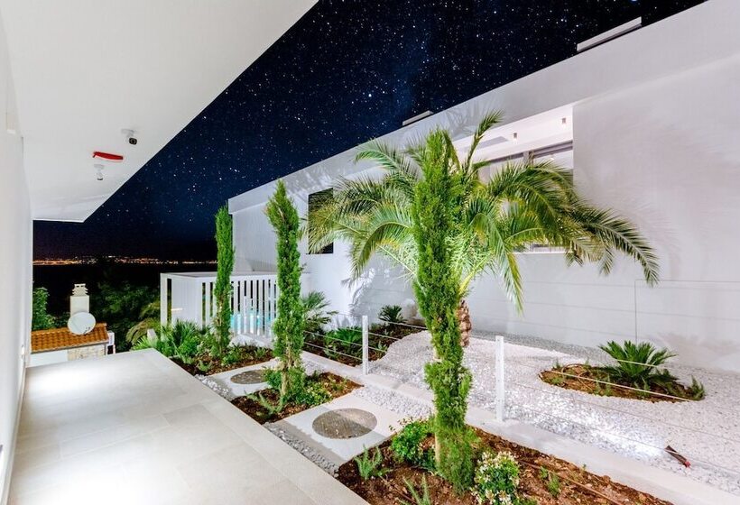 Luxury Villa Soleil With Swimming Pool