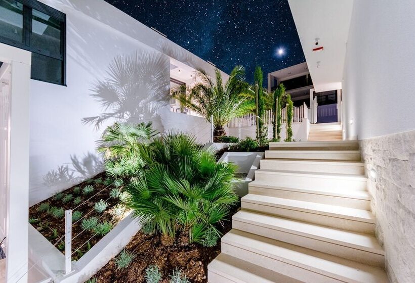 Luxury Villa Soleil With Swimming Pool