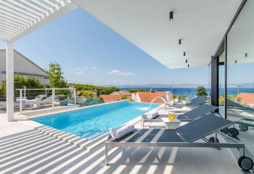Luxury Villa Soleil With Swimming Pool
