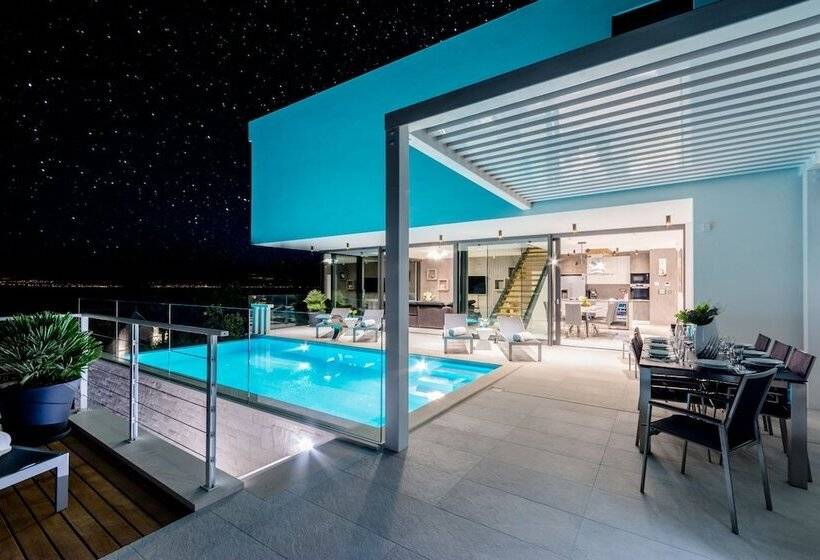 Luxury Villa Soleil With Swimming Pool