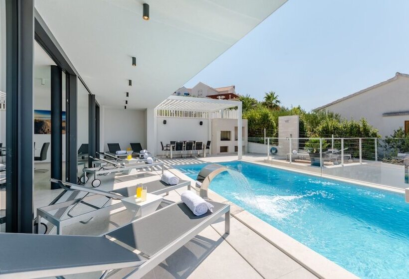 Luxury Villa Soleil With Swimming Pool