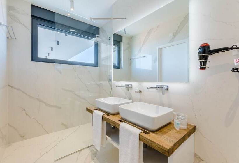 Luxury Villa Soleil With Swimming Pool