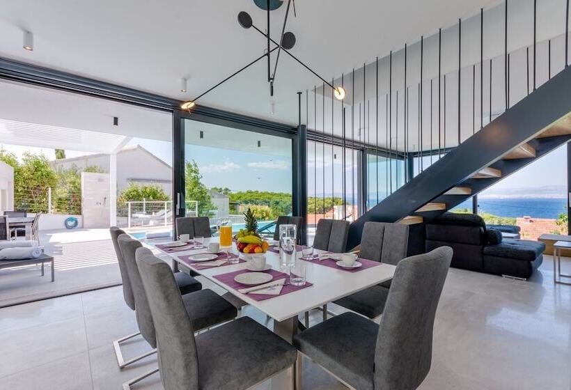 Luxury Villa Soleil With Swimming Pool