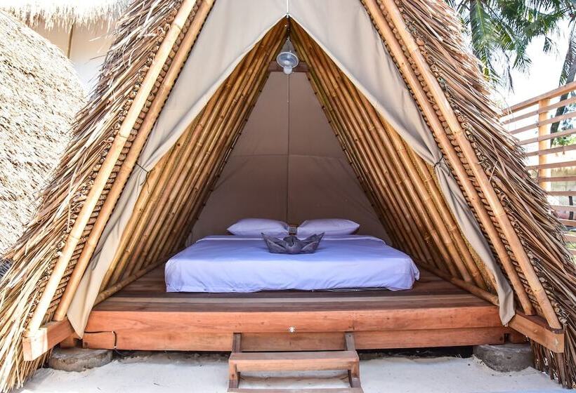 Mad Monkey Gili Trawangan   Hostel