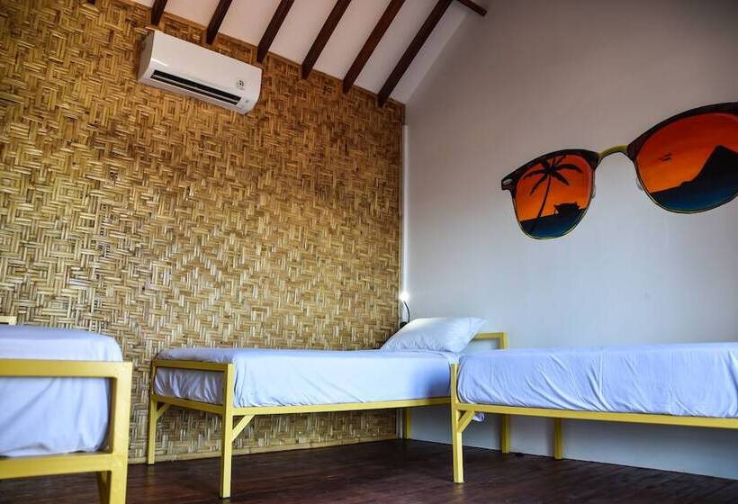 Mad Monkey Gili Trawangan   Hostel