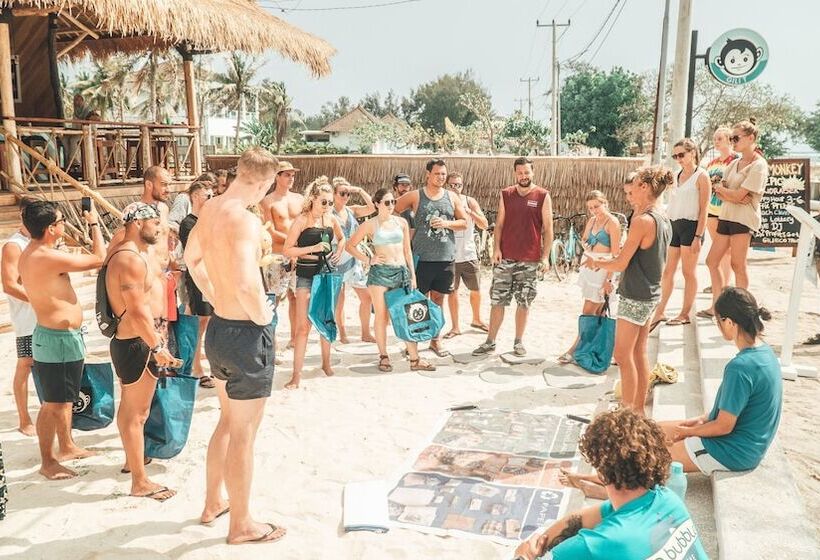 Mad Monkey Gili Trawangan   Hostel