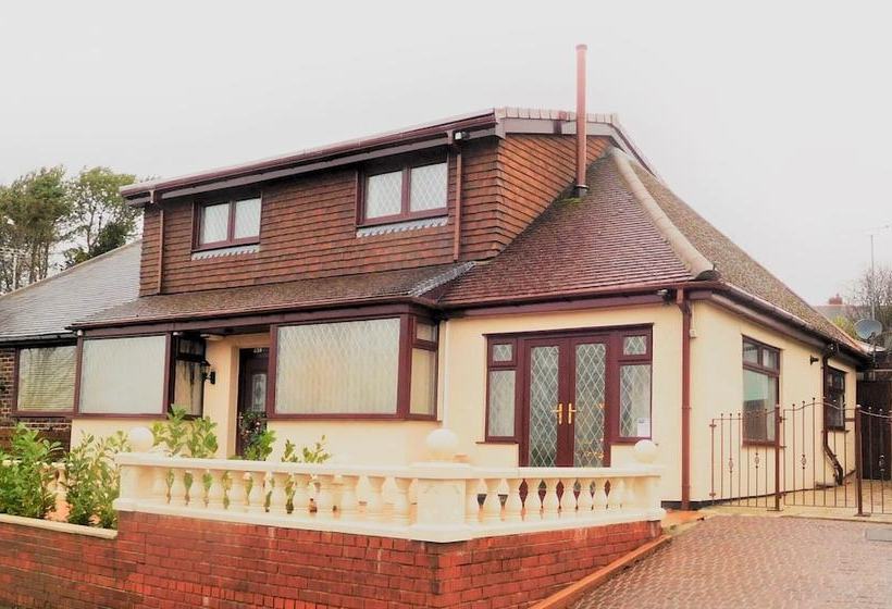 Mrs Featherstones B&b