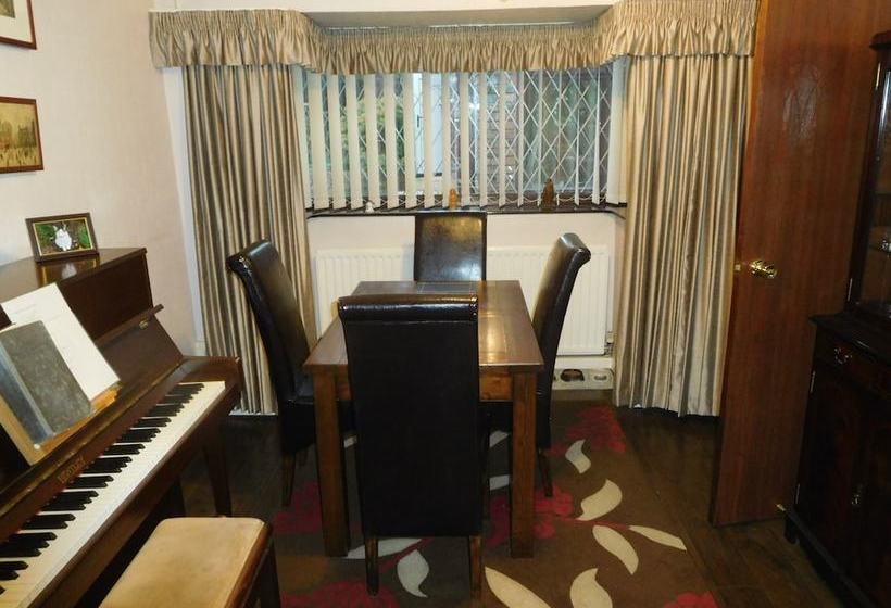 Mrs Featherstones B&b