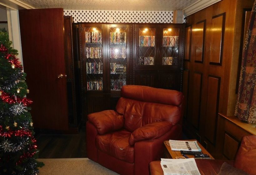 Mrs Featherstones B&b