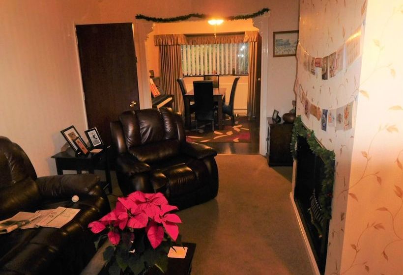 Mrs Featherstones B&b