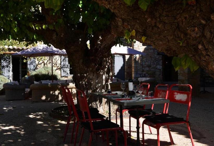 פנסיון Commanderie De Peyrassol