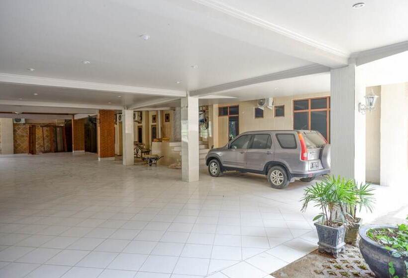 פנסיון Reddoorz Plus At Hotel Srikandi Kendari