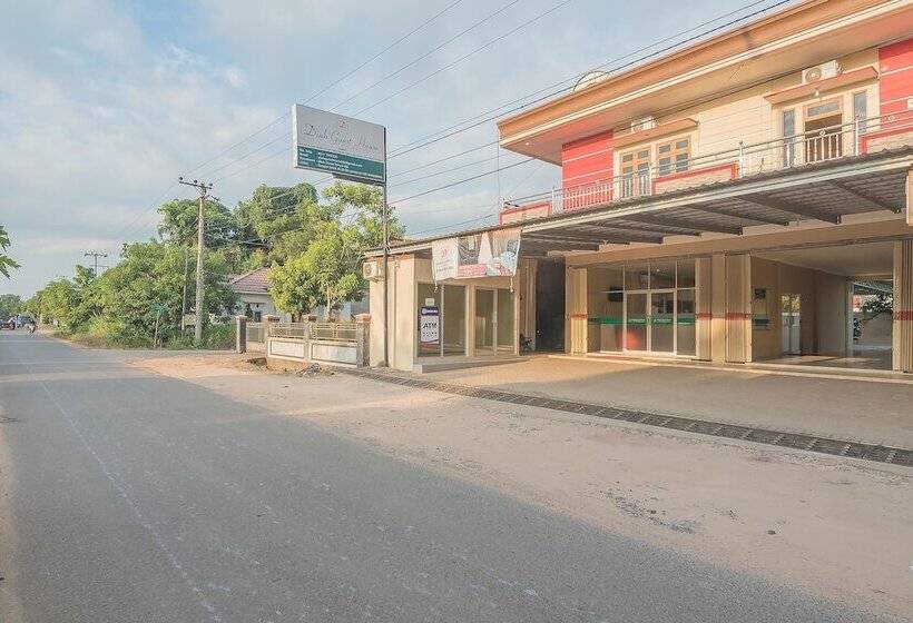 پانسیون Reddoorz Plus Near Syamsudin Noor Airport 3