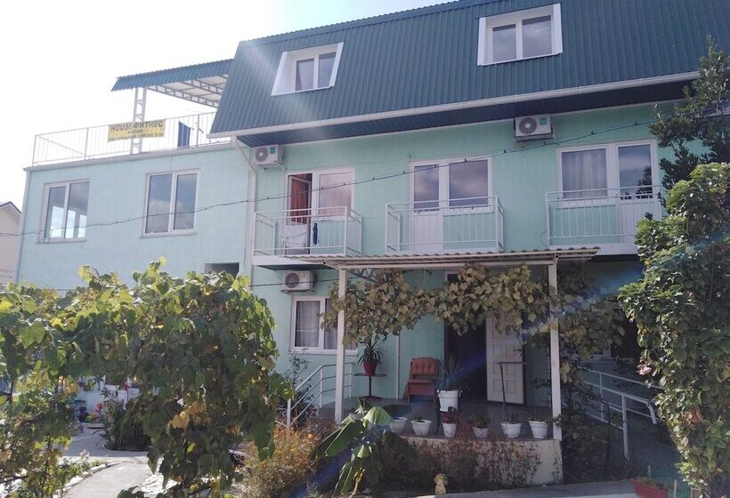 ペンション Vishnevui Rai Guest House