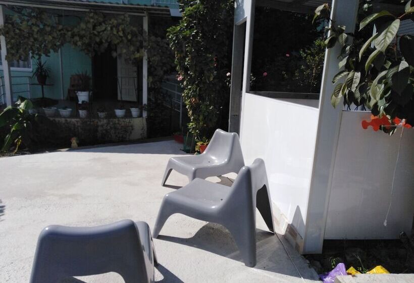 ペンション Vishnevui Rai Guest House