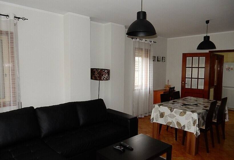 Praceta Almeida Garrett Apartment