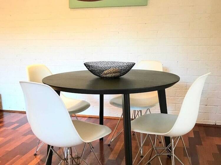 Spacious 3 Bedroom Apartment 20 Min To The Cbd