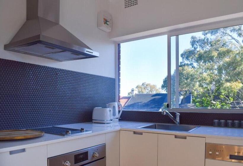 Sun Drenched 1 Bed Studio Apartment In Newtown