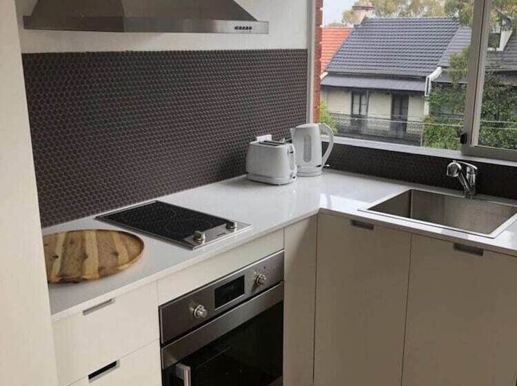 Sun Drenched 1 Bed Studio Apartment In Newtown