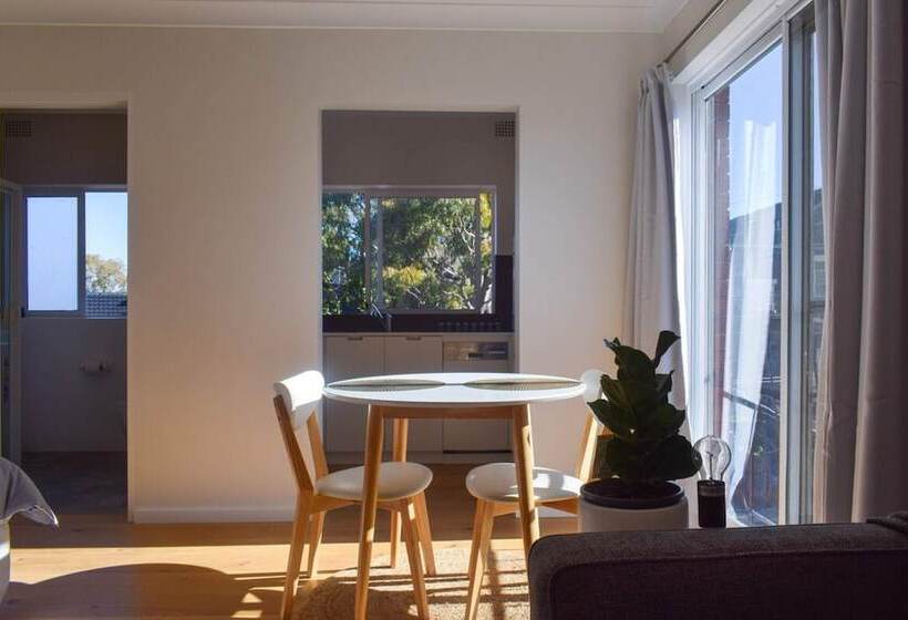 Sun Drenched 1 Bed Studio Apartment In Newtown