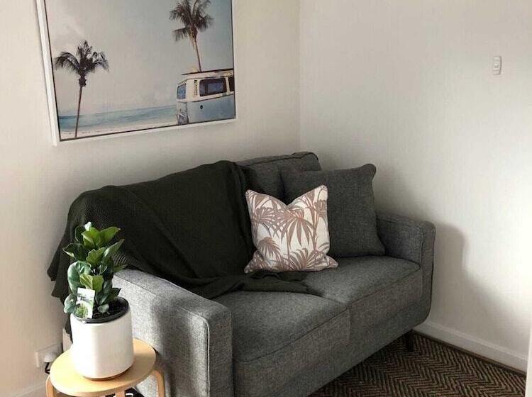 Sun Drenched 1 Bed Studio Apartment In Newtown