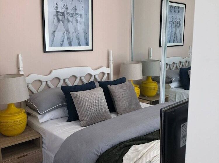 Sun Drenched 1 Bed Studio Apartment In Newtown