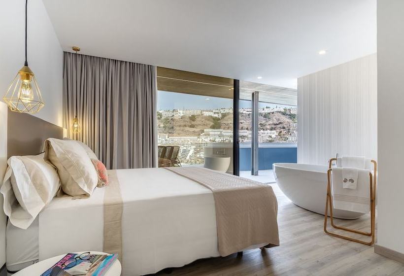 The One Luxury Apartments