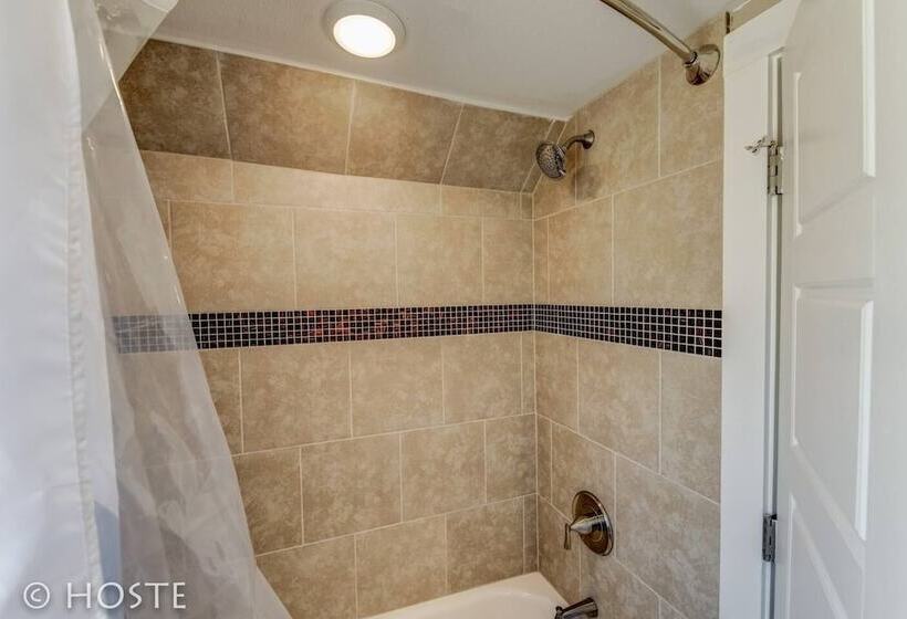 3 Br Beautifully Restored 1890`s Homedowntown