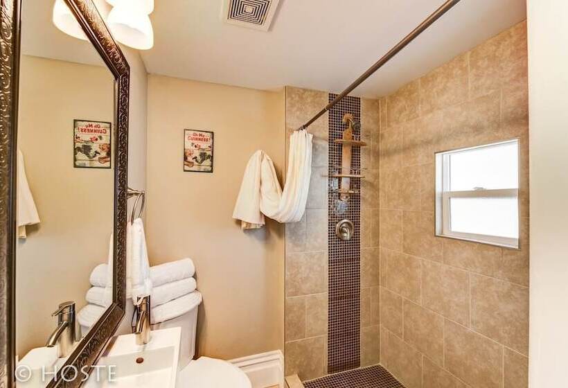 3 Br Beautifully Restored 1890`s Homedowntown